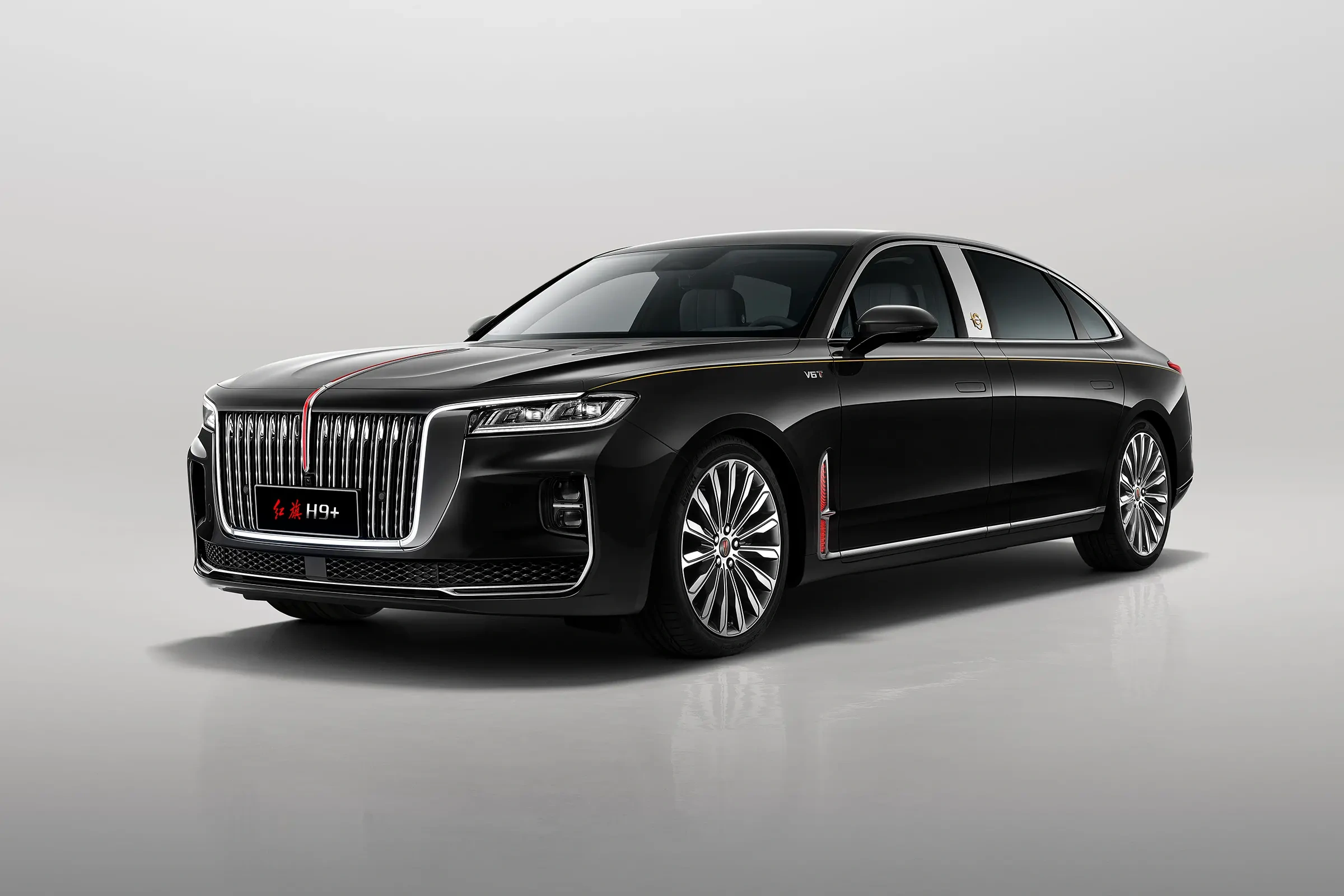 A Hongqi H9 üzemanyaggal működő jármű kiváló vezetési élményt nyújt a vezetőknek